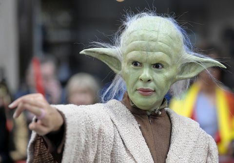 сегодня airdate 10302009 на фото l r hoda kotb в роли yoda nbc news сегодня со-ведущие празднуют хэллоуин, наряжаясь в роскошные звездные войны костюмы и потворство джедаям на площади фото Питера Крамерберна bcu photo banknbcuniversal через getty изображения через getty изображений